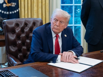 特朗普宣布新关税最高达100%！谁最受伤？