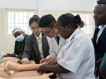 中国在莫桑比克医院开设临床技能培训中心