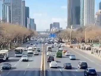 北京中小学春季学期今日开学 交通压力加大